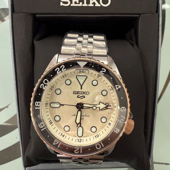 NIB Seiko Sports GMT Watch - Picture 3 of 3